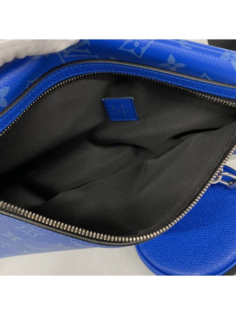 Louis Vuitton Belt Bag Taigarama Duo Blue - Picture 4 of 8